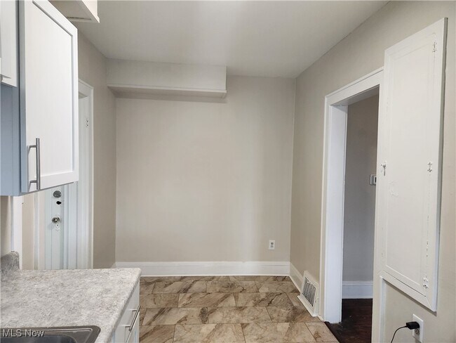 Foto del edificio - 529 E Cuyahoga Falls Ave