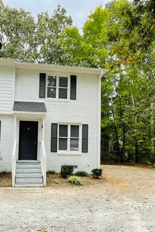 Building Photo - 2 br, 1.5 bath House - 1405 Highview Court...