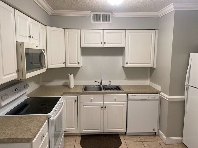 Foto del edificio - West Florence FURNISHED CONDO 2201 W. Jody...