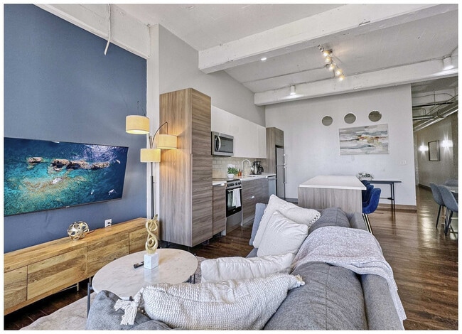 Building Photo - 555 Evergreen St