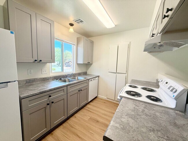 Foto del edificio - 566 Lincoln Ave