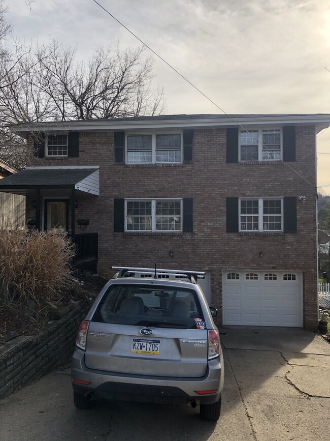 Building Photo - 203 Hillson Ave