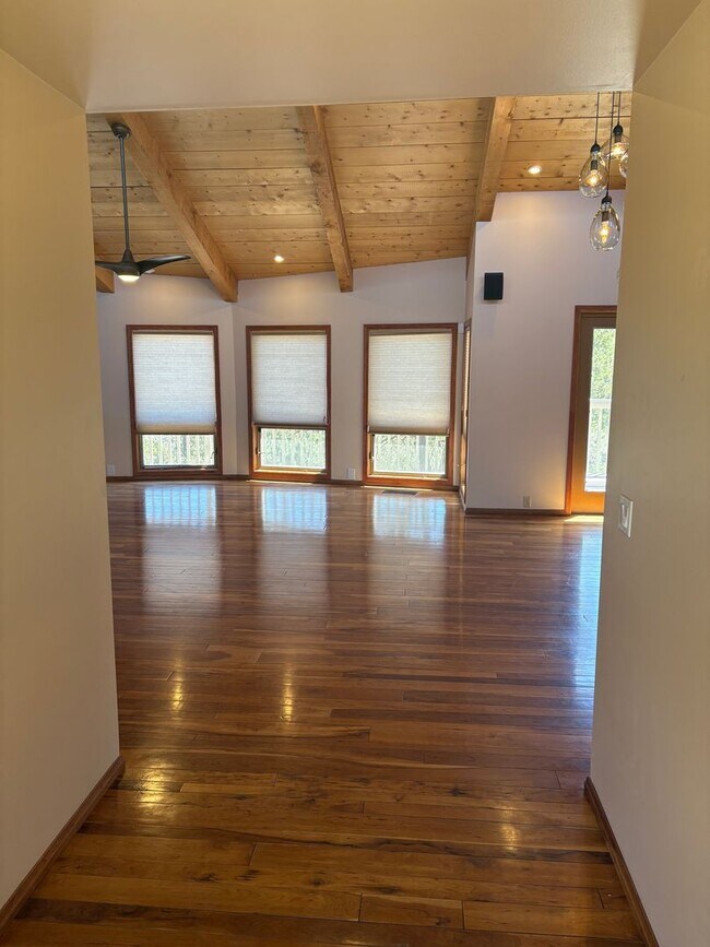 Foto del edificio - Unfurnished, 1-year long-term rental, Proc...