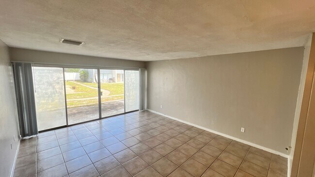 Foto del edificio - "Second Month of Rent FREE" Charming 1 Bed...
