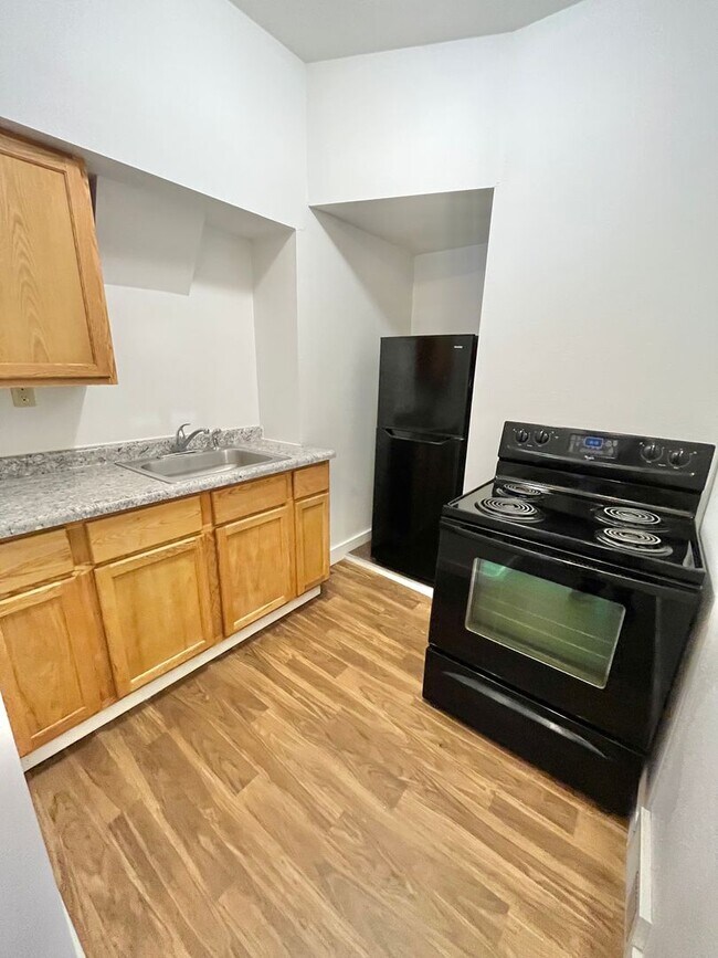 Foto del edificio - 424 W 6th St