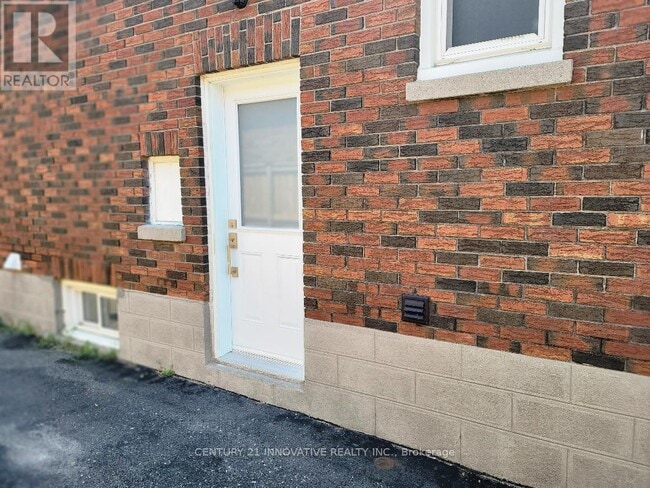 Building Photo - 255 Huron St