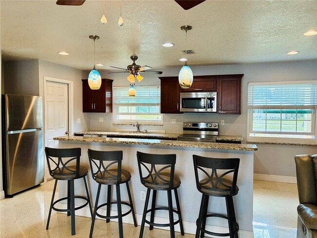 Foto del edificio - 14025 Yacht Club Blvd