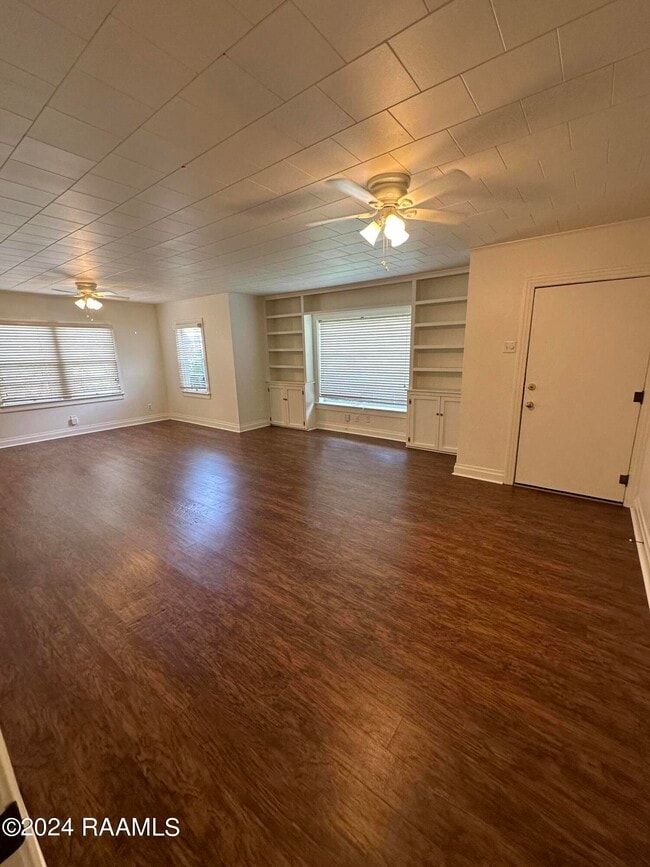 Building Photo - 129 S Southlawn Dr
