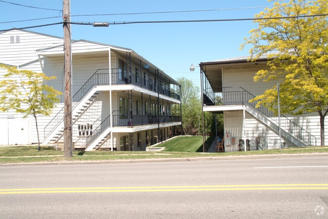 Building Photo - Maryann Apartments