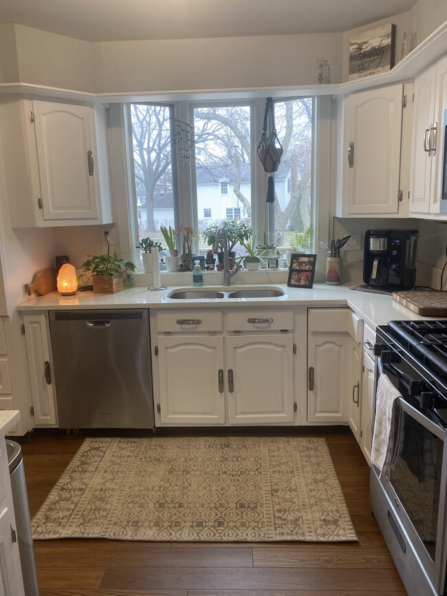 Building Photo - 846 Mandrake Dr