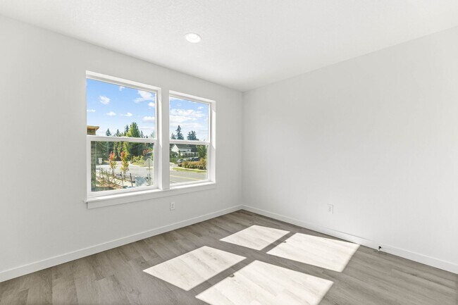 Foto del edificio - New Construction FREE JAN RENT