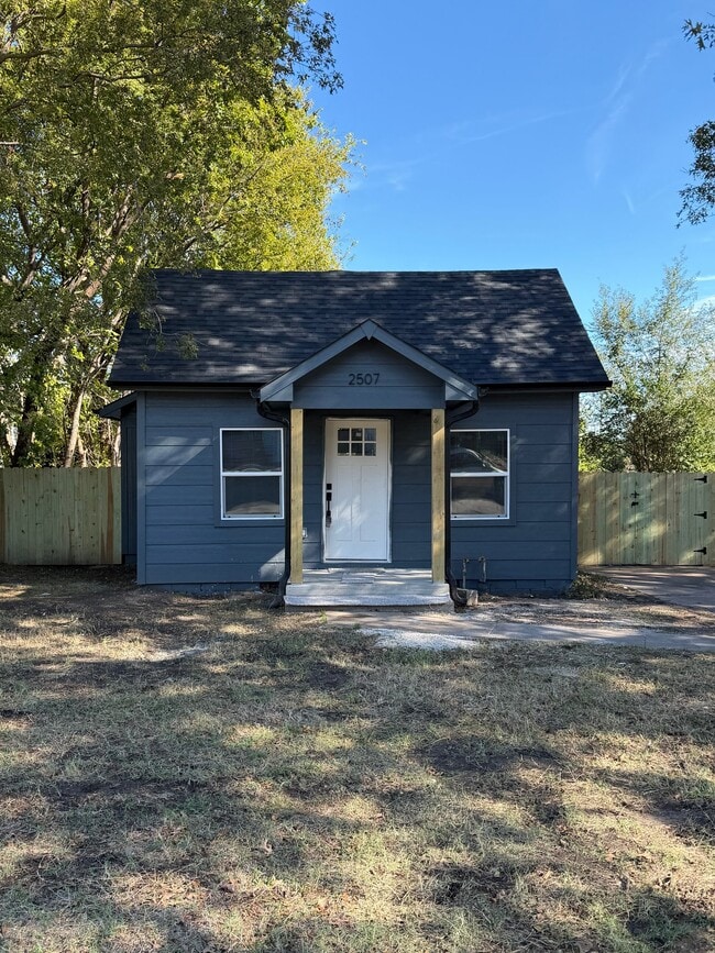 Building Photo - 2507 N Rockford Ave