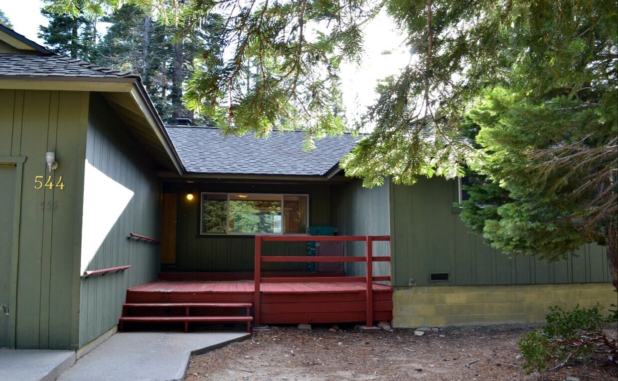 Primary Photo - Quiet 3Bd home avail. for a 3-6 month seas...