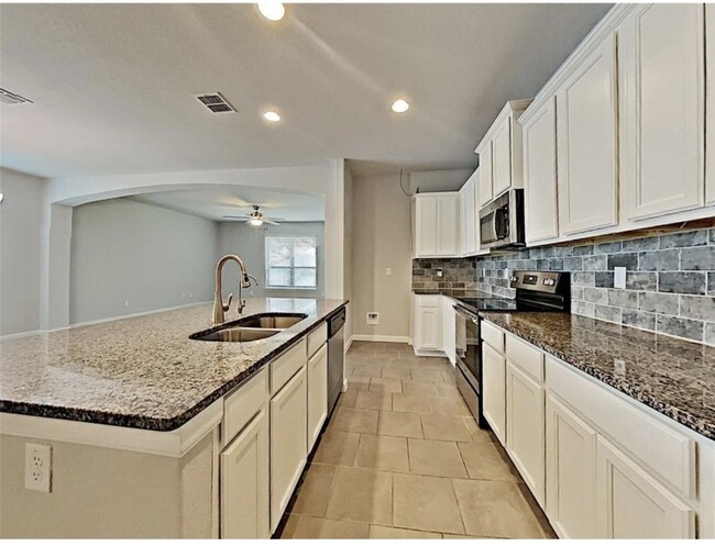 Granite counters, kitchen island - 10327 Midsummer Mdw