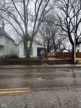 Building Photo - 2509 E 10th St