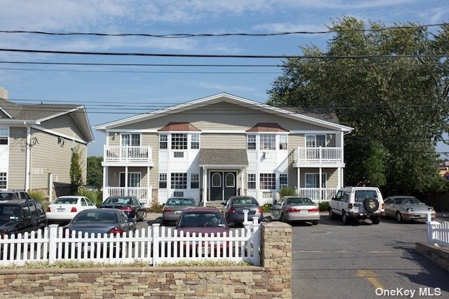 Building Photo - 3-15 Willowbrook Ave
