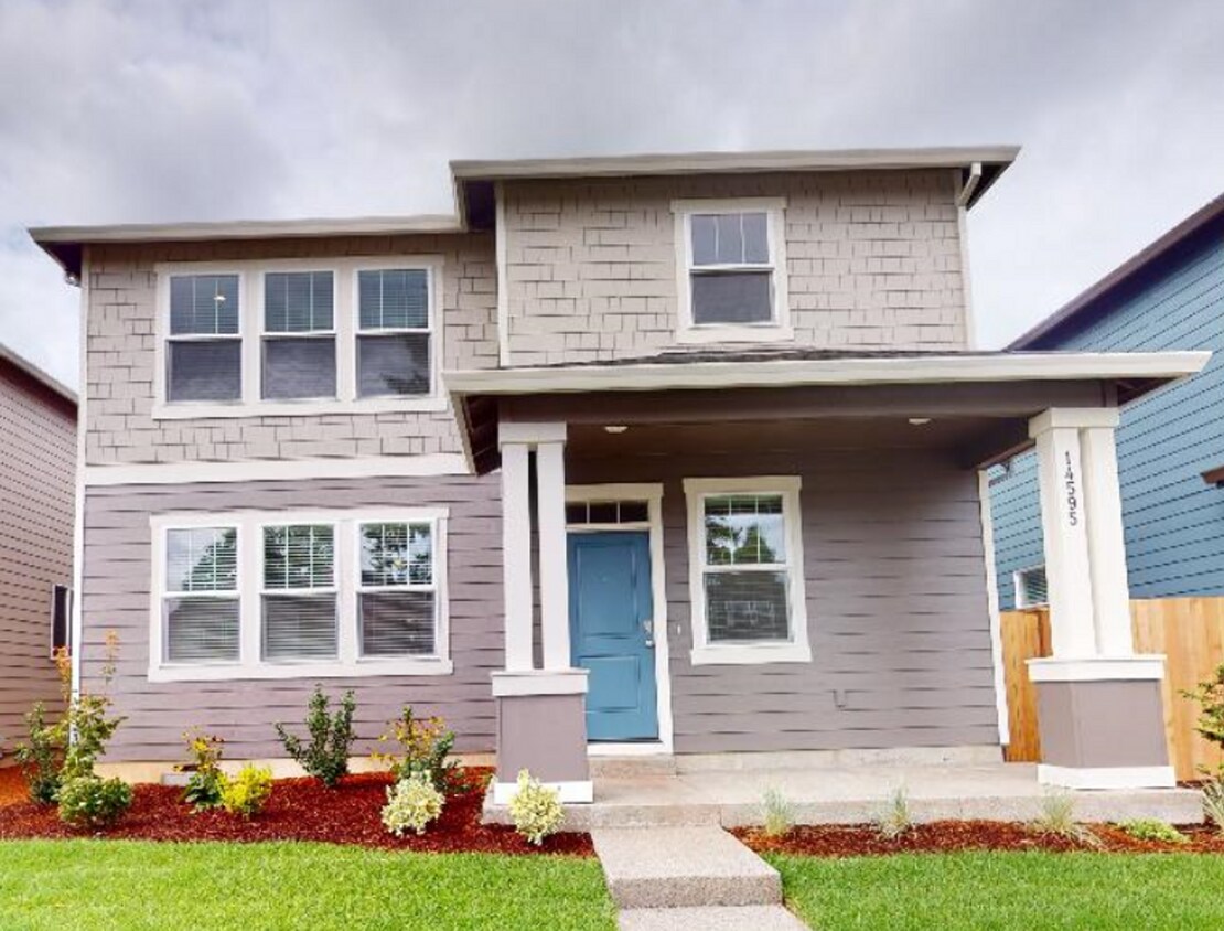 Foto principal - New Construction, Near Bridgeport, Beautiful Plank Flooring on Main, Central Air