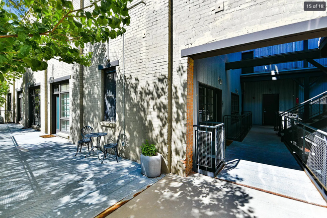 Foto del edificio - 346 Pierpont Avenue, Unit E119