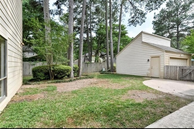 Building Photo - 17406 Spicewood Springs Ln