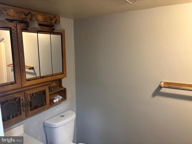 Building Photo - 44 Courtside Dr