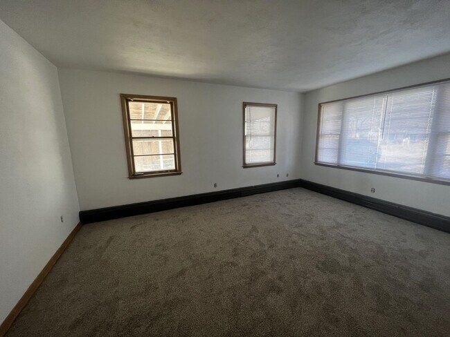 Building Photo - 1805 High St - Available February 15th, 2024