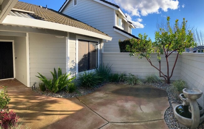 Building Photo - 3600 Thomas More Way