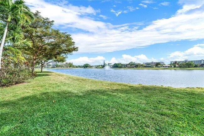 Foto del edificio - 3200 N Course Ln