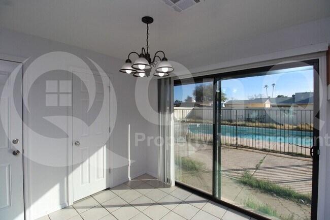 Foto del edificio - 1735 W Bluefield Ave