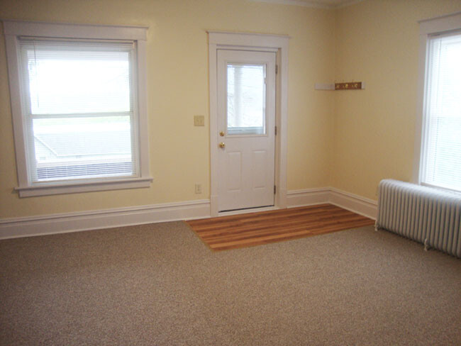 Looking at the front entry door in the Living Room (13'3" x 16'6"). - 14 E Weber Ave