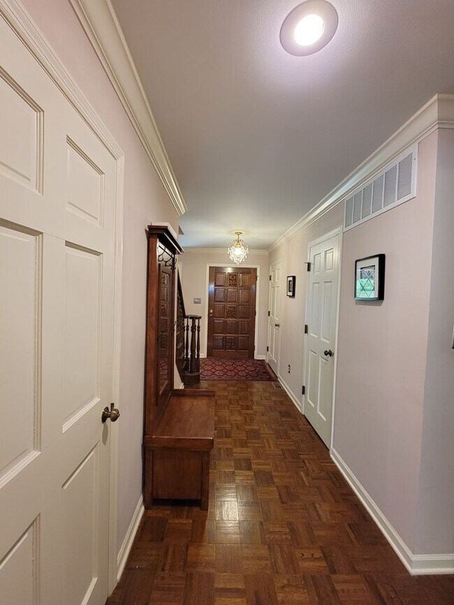 Building Photo - Gorgeous 3 bed 2.5 bath home in the Blue R...