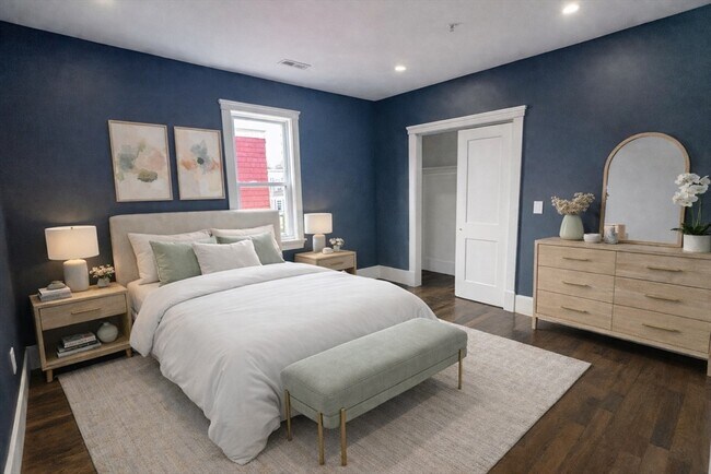 Building Photo - 567 Park St