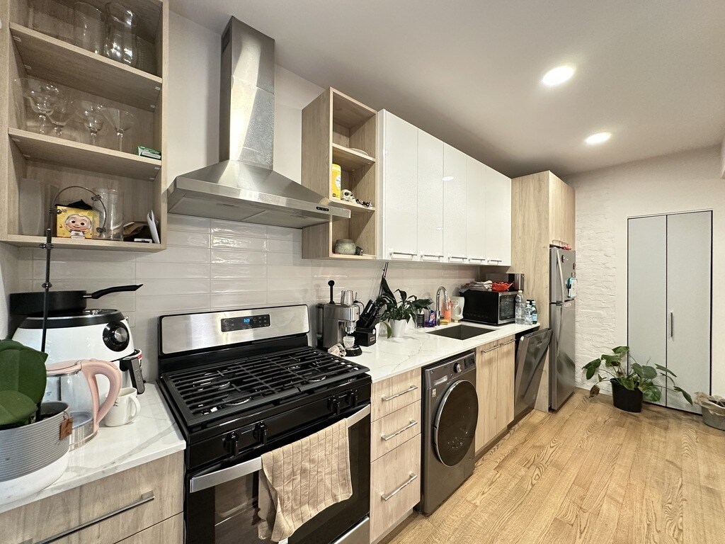Foto principal - 2437 W Walton St