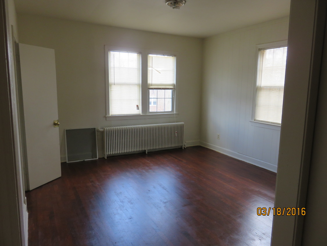 Primary Photo - 445 Mellon St SE