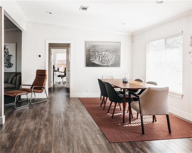 Foto del edificio - 2505 Rogge Ln