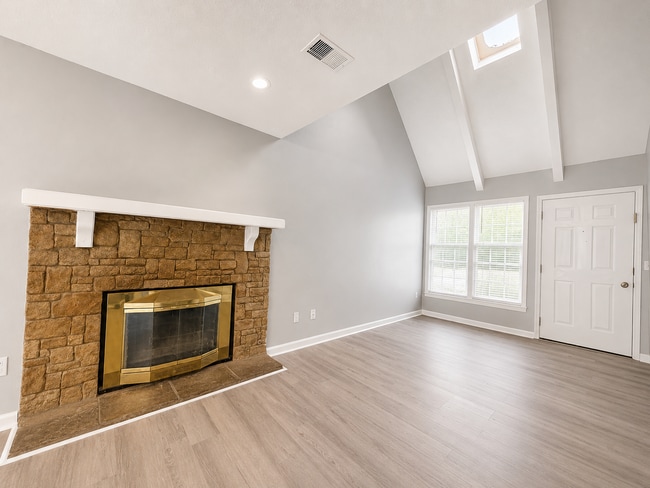 Building Photo - 1400-1528 LaChateau Drive