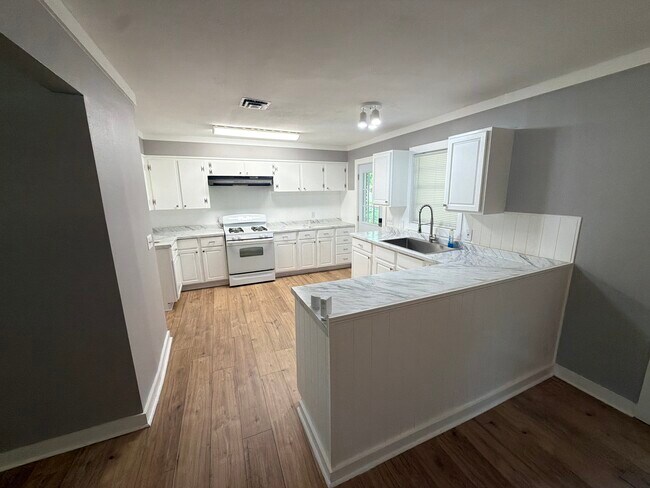 Foto del edificio - 1610 Dudley Ln