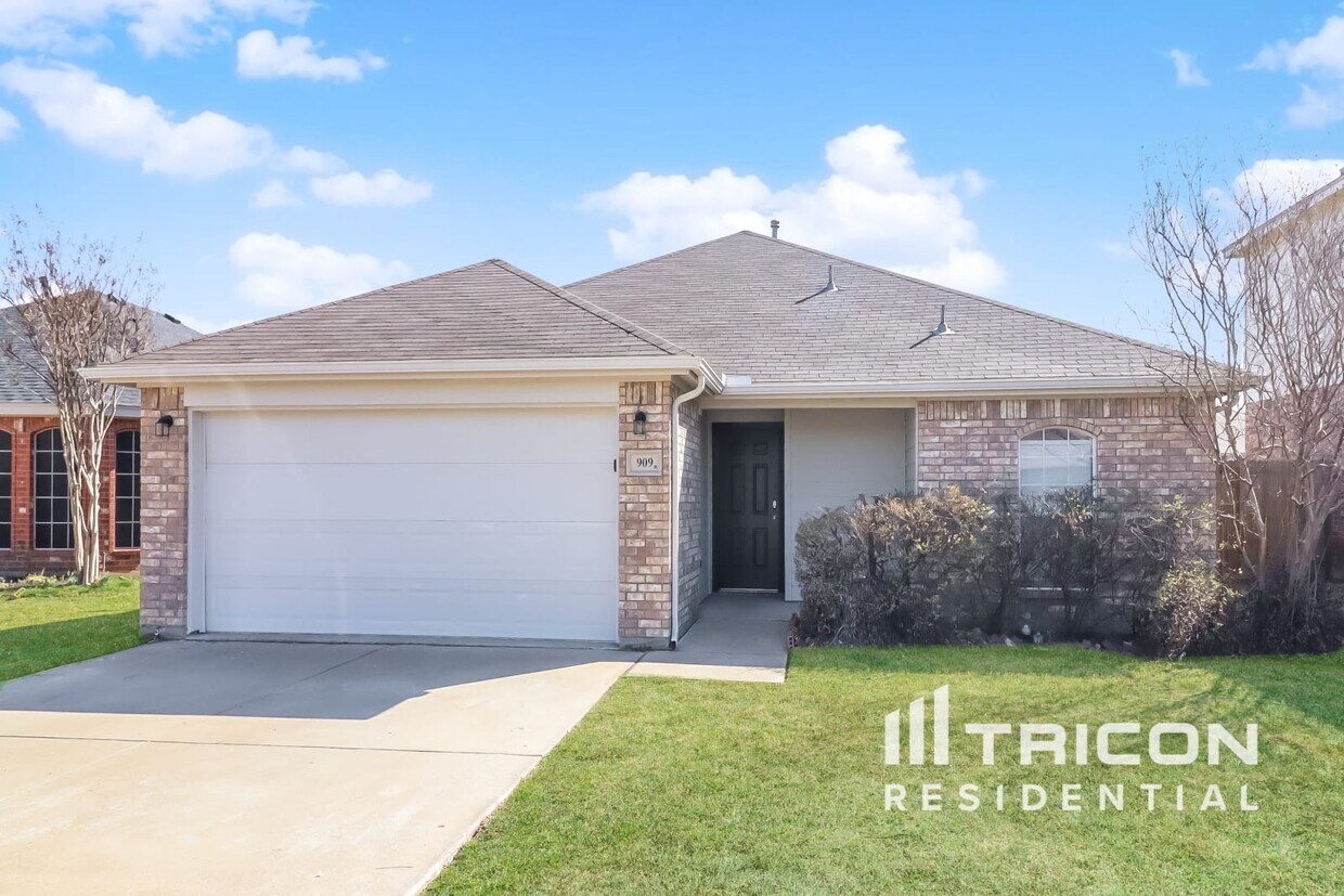 Foto principal - 909 Marist Drive Fort Worth TX