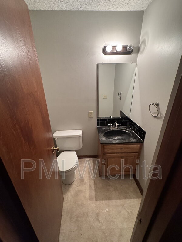 Building Photo - 1832 S Griffith St