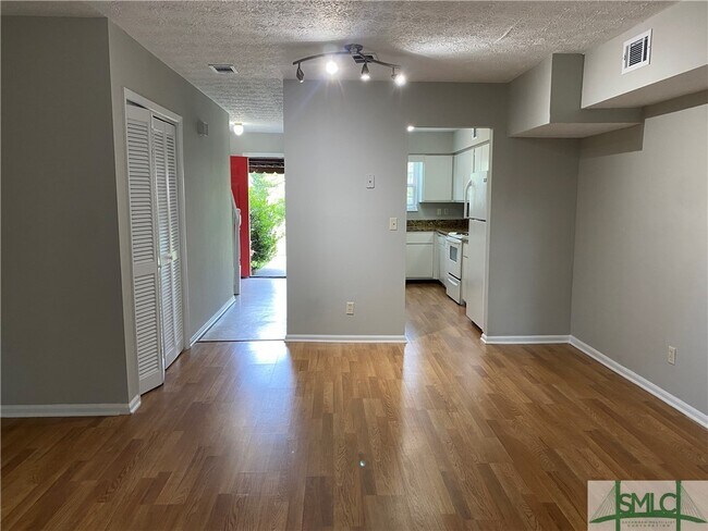 Building Photo - 254 Greenwich Dr