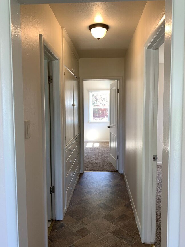 Foto del edificio - 1595-1597 Cloverlawn Dr
