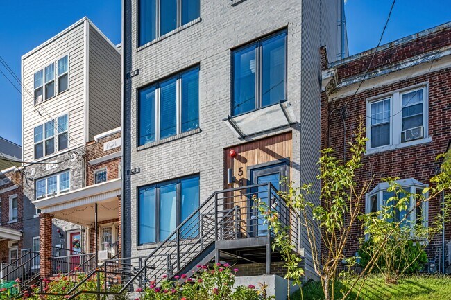 Building Photo - 531 Kennedy St NW