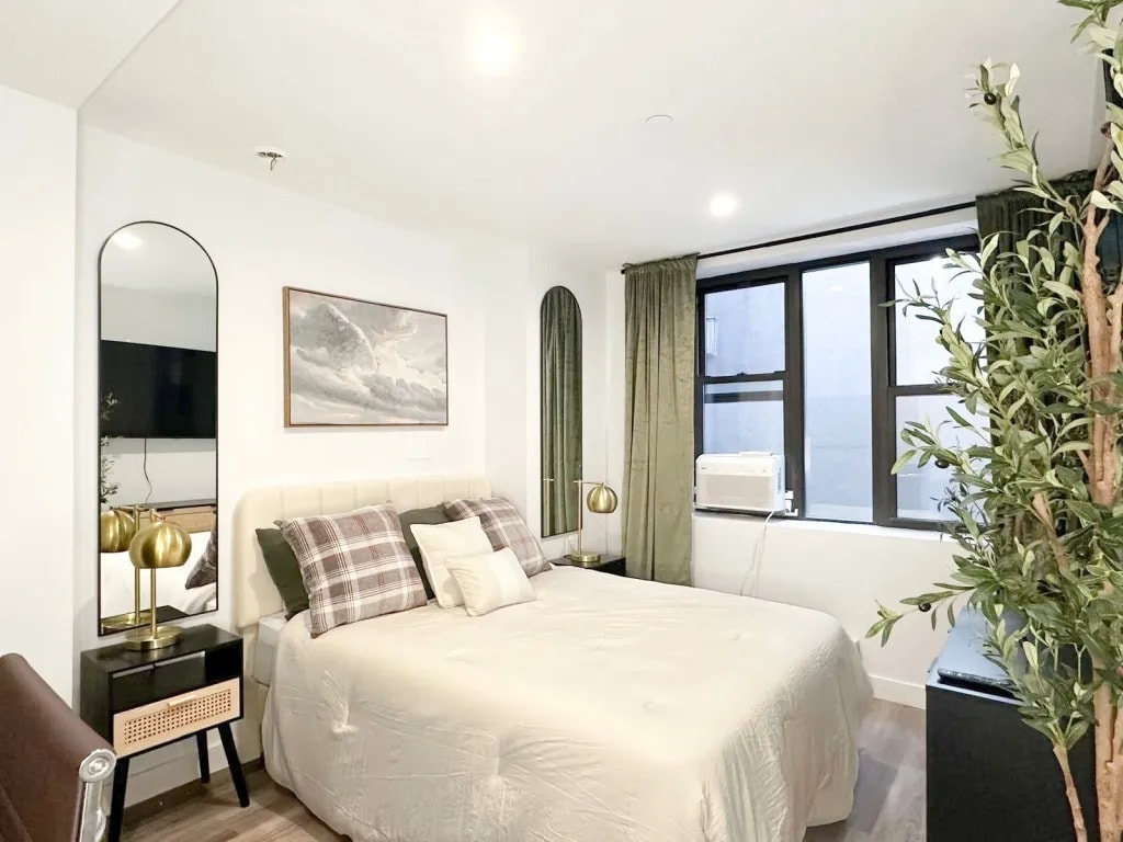 Furnished room/NOT APARTMENT - Furnished room/NOT APARTMENT