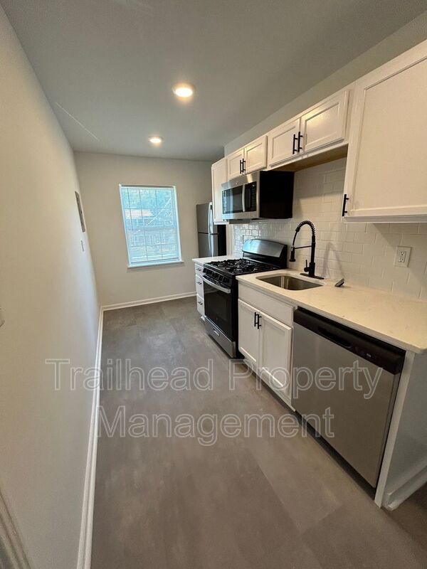 Foto del edificio - 6405 Brookside Rd