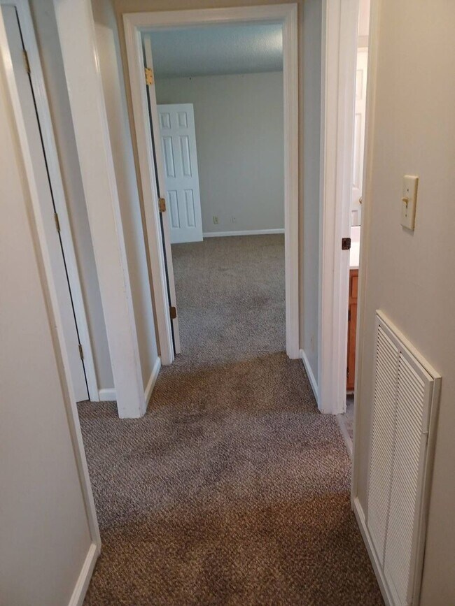 Foto del edificio - 2 Bedroom 1 Bathroom Home with large backyard