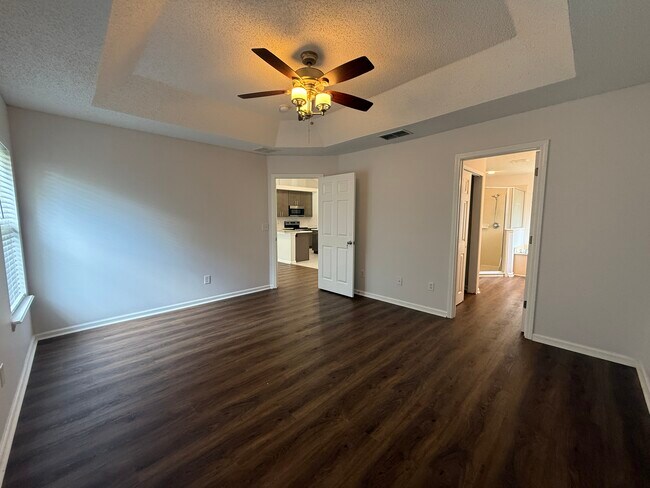 Foto del edificio - 5458 Hidden Gardens Dr