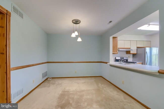 Building Photo - 2704B Heatherstone Ct