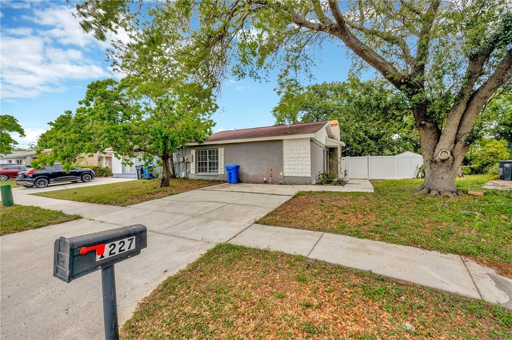 1227 Mohrlake Dr, Brandon, FL 33511 Townhome Rentals in Brandon FL