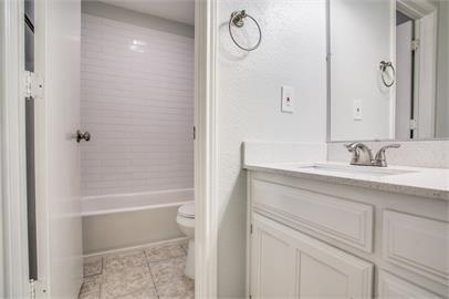 Foto del edificio - 2813 Meadow Park Dr