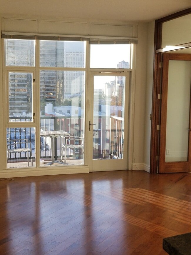 Foto del edificio - Downtown  1-Bed plus Loft 1bath 1 parking ...