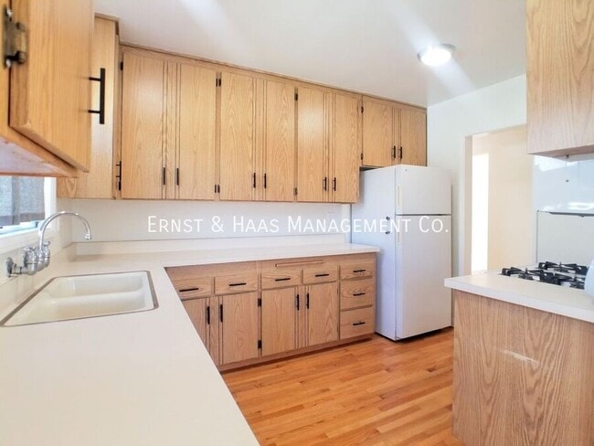 Foto del edificio - 3312 San Anseline Ave